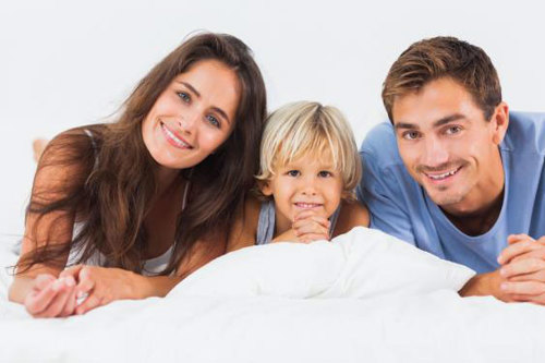 Brunette parents with their blonde child.