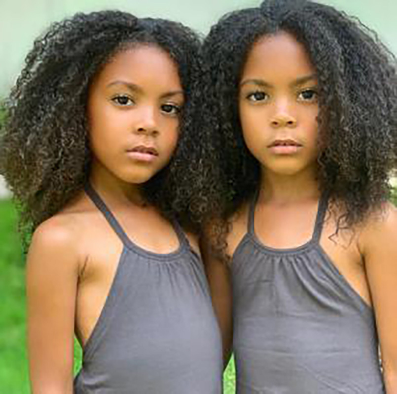 identical twin sisters